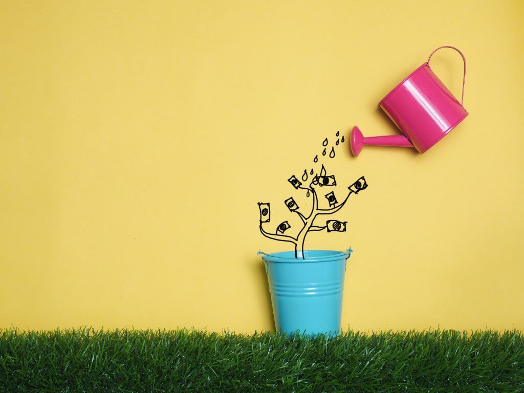 Saving and Investing for Fun Using Apps saving, investing, money, doctor money, saving apps, finance apps, investing apps